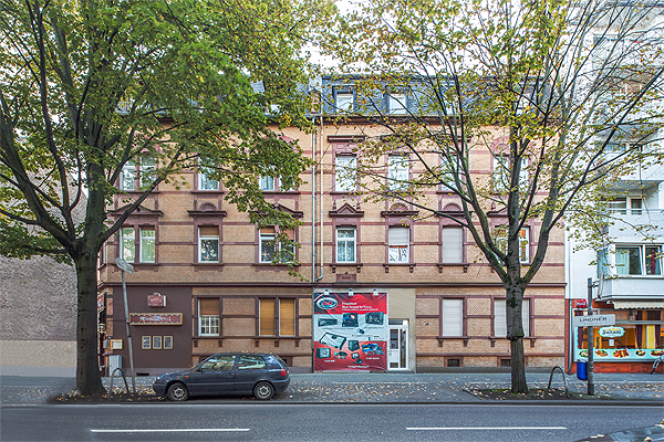 Wohn- und Geschäftshaus 
F-Höchst
